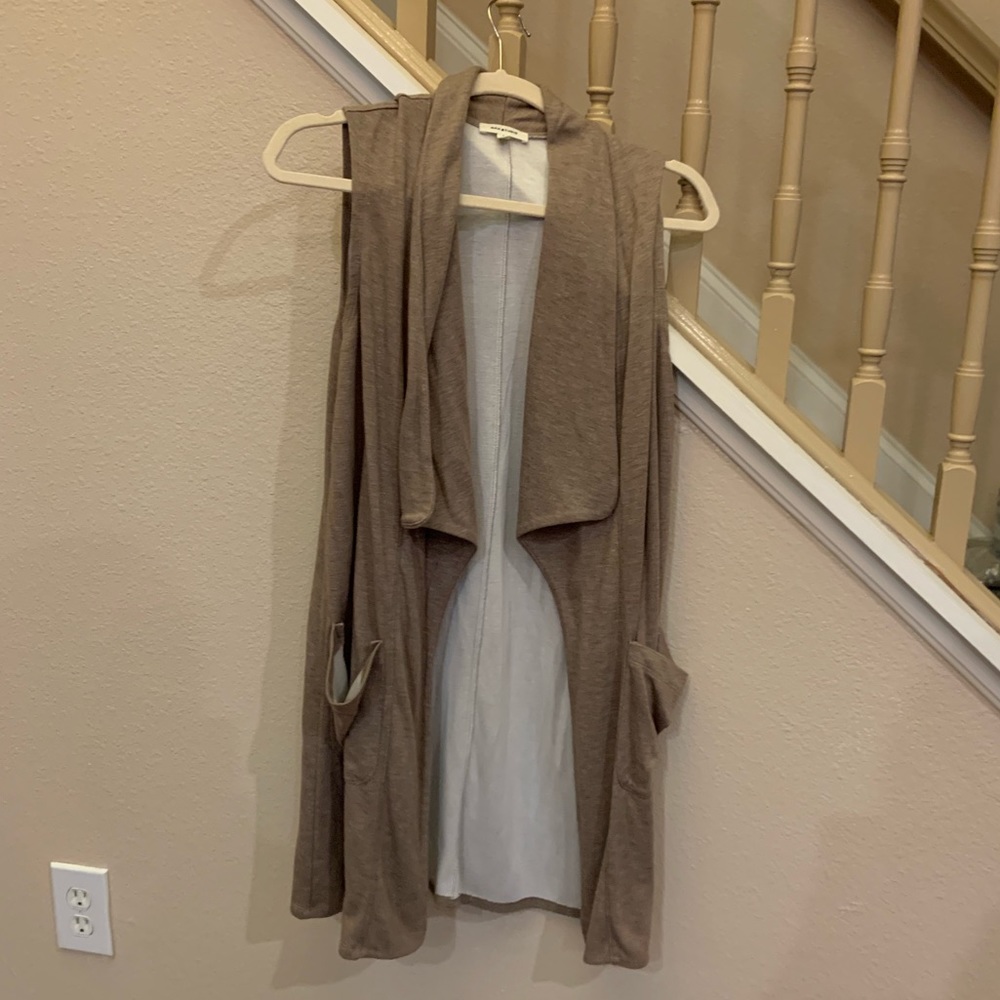 Max studio vest size small NWOT